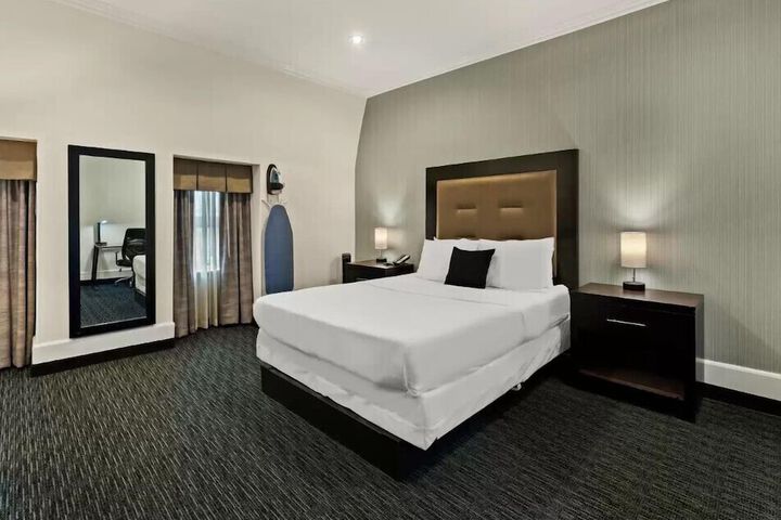 Room 14 of 22