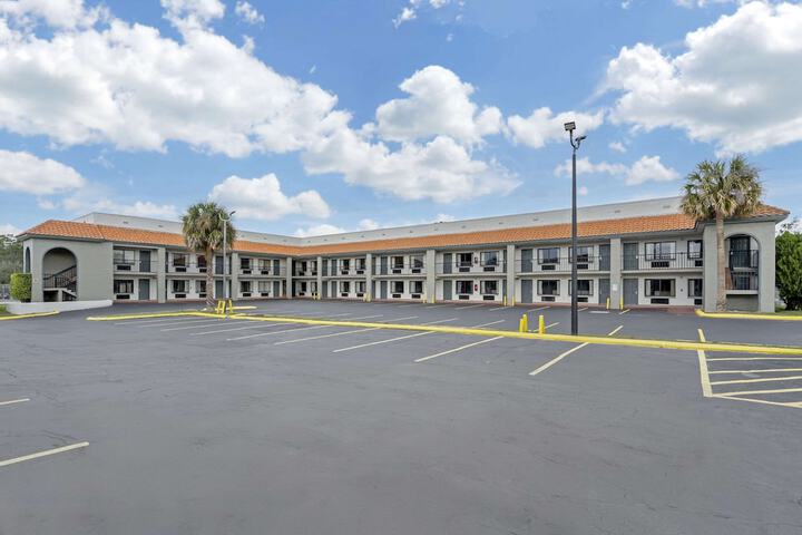 Hotel 4 of 35