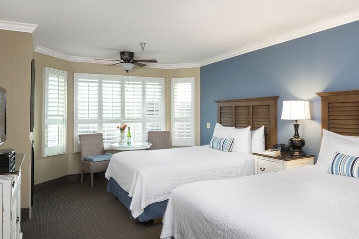 Sand Pebbles Inn