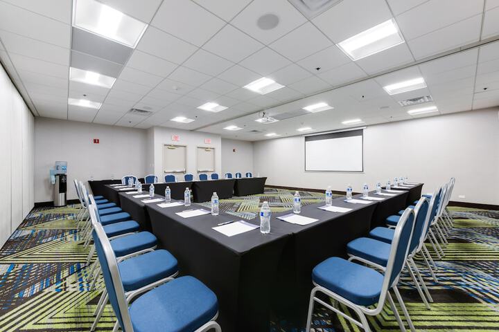 Holiday Inn Express Naperville by IHG