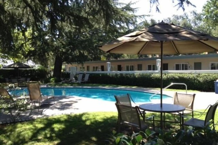 Pool 13 of 38