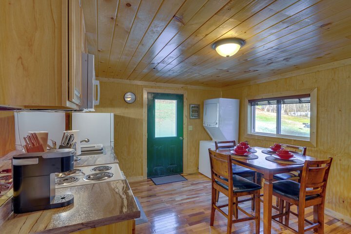 Peaceful Beattyville Cabin Near Red River Gorge!