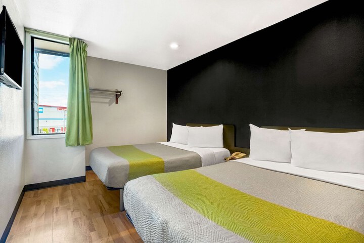 Room 18 of 24