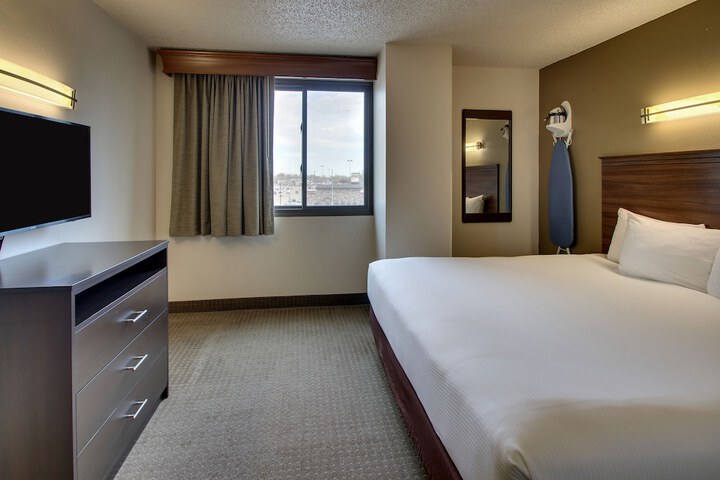Room 27 of 47