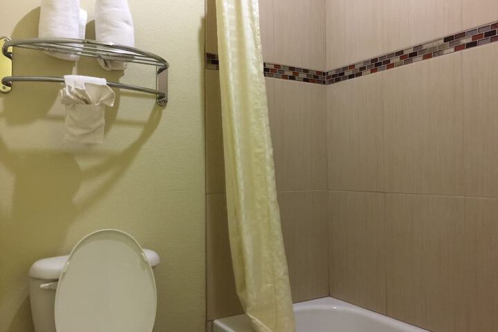 Room 11 of 40