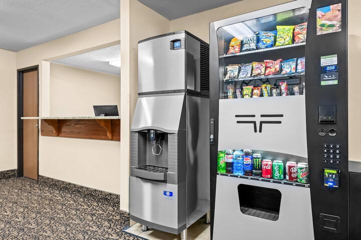 Super 8 by Wyndham Alexandria MN