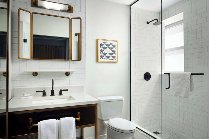 Hotel Phillips Kansas City Curio Collection by Hilton