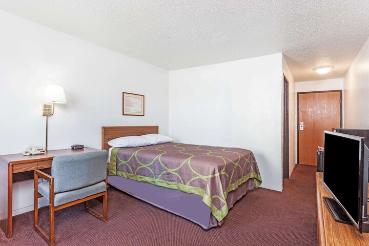 Room 13 of 28