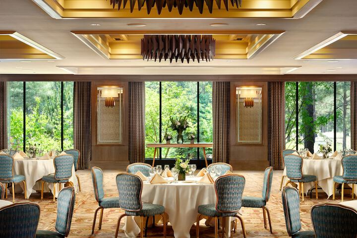 Ballroom/Hall 45 of 64