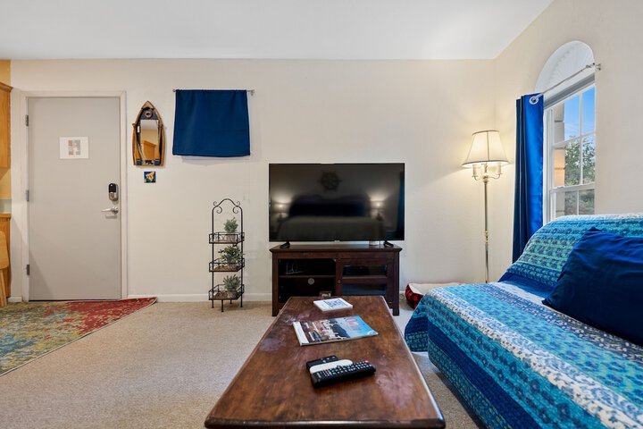 Pet-friendly Marble Falls Home w / Hot Tub!