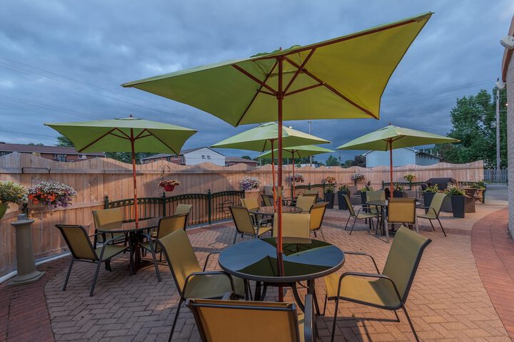 Holiday Inn Express & Suites Belleville by IHG