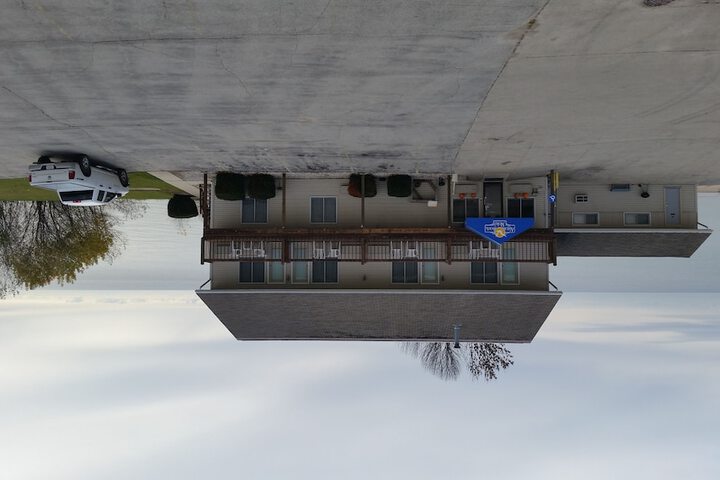 Algoma Beach Motel