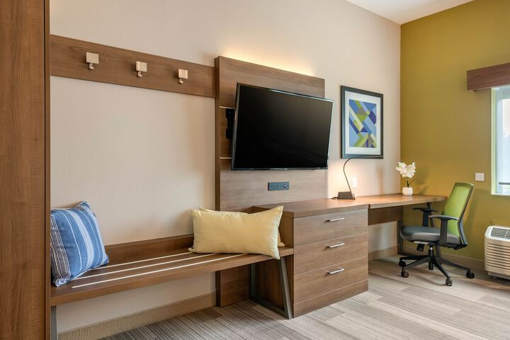 Room 27 of 79