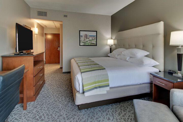Room 18 of 77