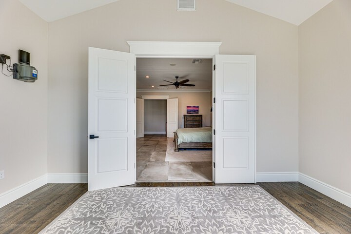 Spacious Queen Creek Home w / Hot Tub & Pool!