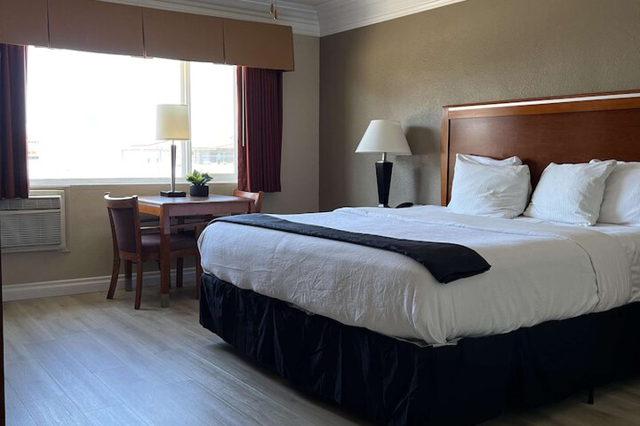 Room 17 of 25
