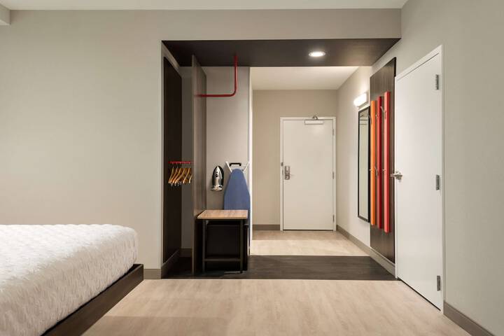 Room 28 of 34
