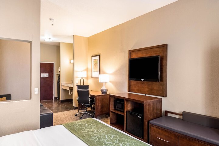 Room 17 of 40