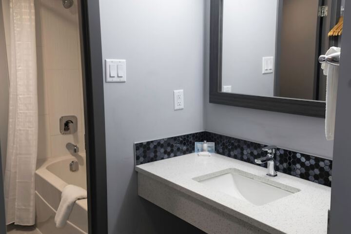 Room 10 of 50