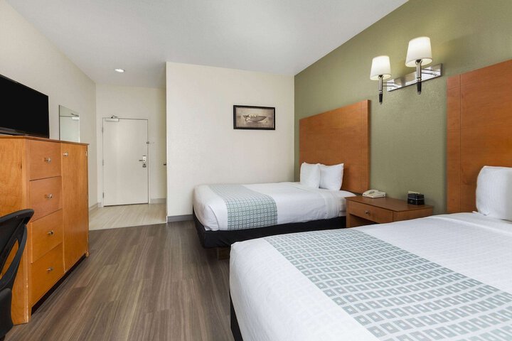 Room 21 of 34