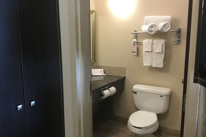 Room 10 of 33