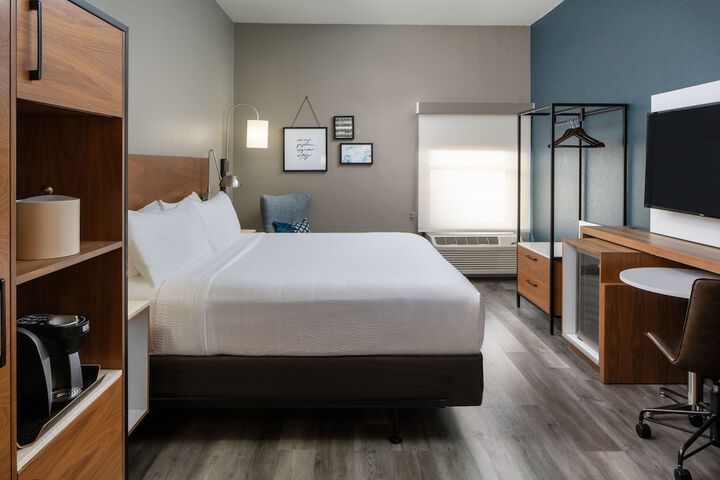 Room 18 of 32