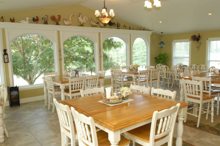 Dining 40 of 45