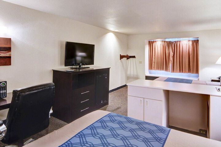 Room 9 of 18