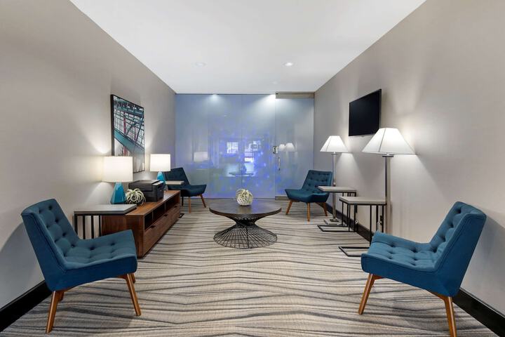 Best Western Plus Arlington North Hotel & Suites