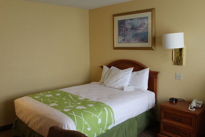 Room 10 of 26