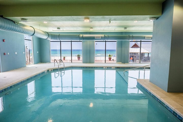 Holiday Inn Express & Suites Panama City Beach - Beachfront by IHG