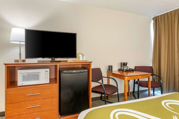 Room 34 of 76