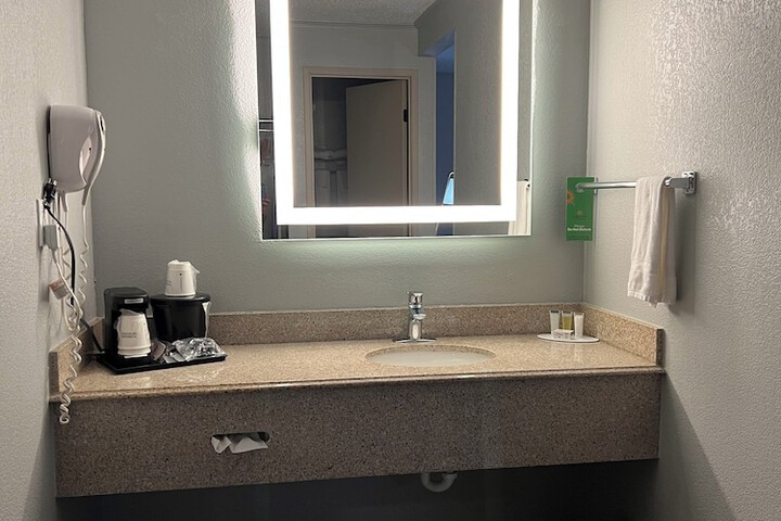 Room 21 of 36