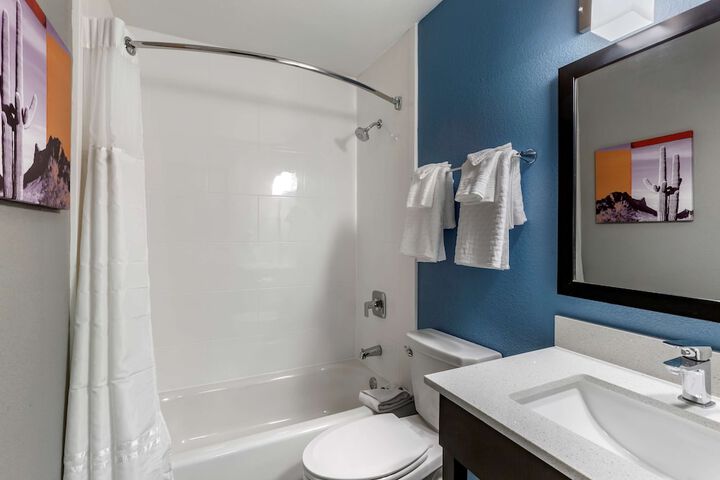 Room 12 of 25