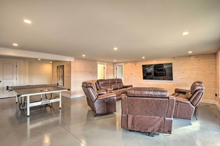 Secluded Kingfield Abode w / Idyllic Mtn Views