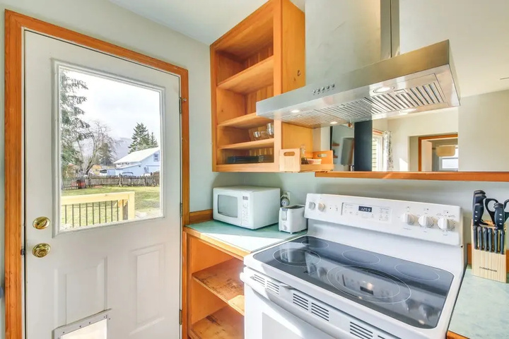 Clark Fork Vacation Home w / Wood Stove Near Lake!