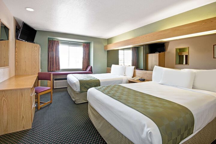Room 10 of 25