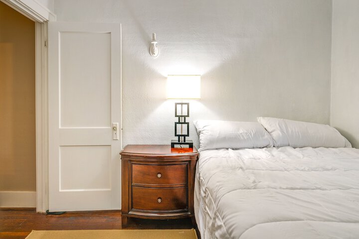Pet-friendly Home w / Yard Near Downtown Royal Oak
