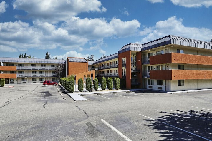 Olympic Inn & Suites