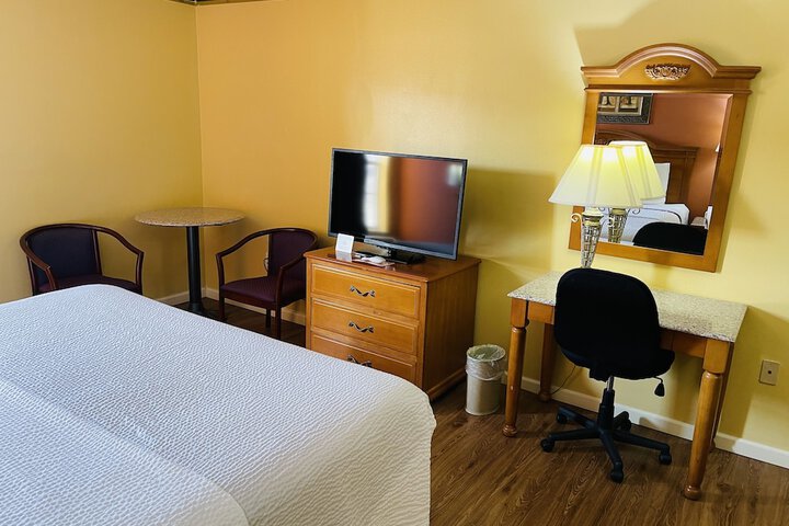 Room 6 of 17