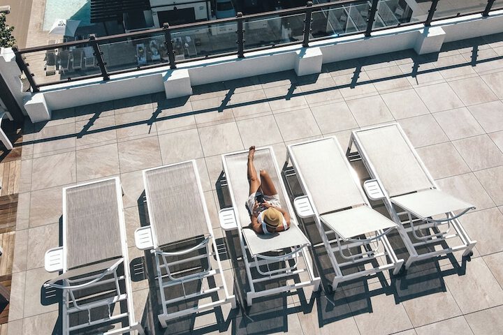Barefoot Beach Club