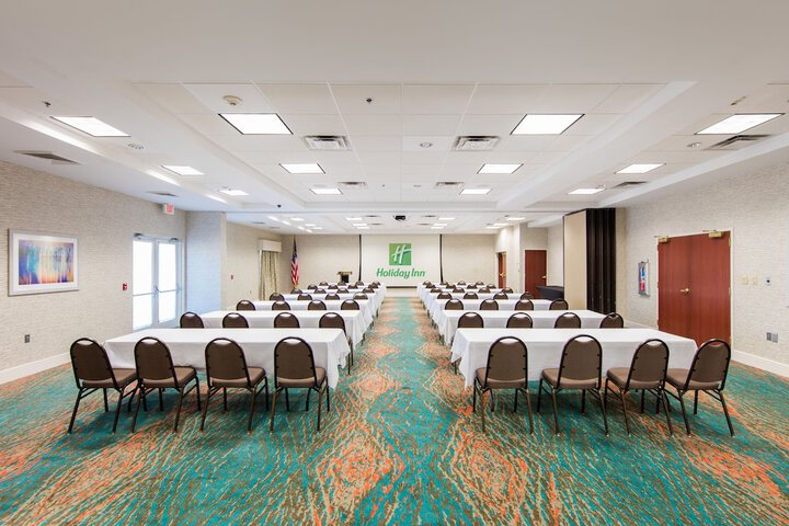 Holiday Inn & Suites Lake City by IHG