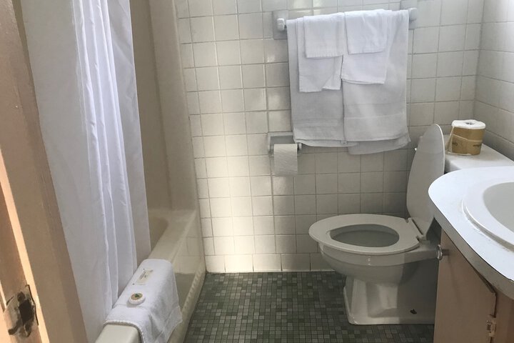 Room 6 of 16