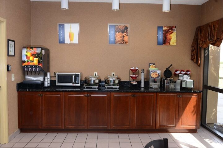 Breakfast/Coffee Service 23 of 25