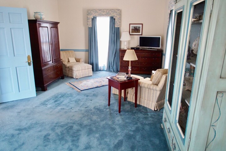THE CLARK HOUSE INN