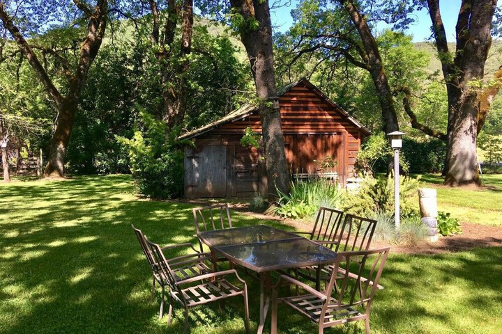 Romantic Rogue River Cottage Near Del Rio Winery
