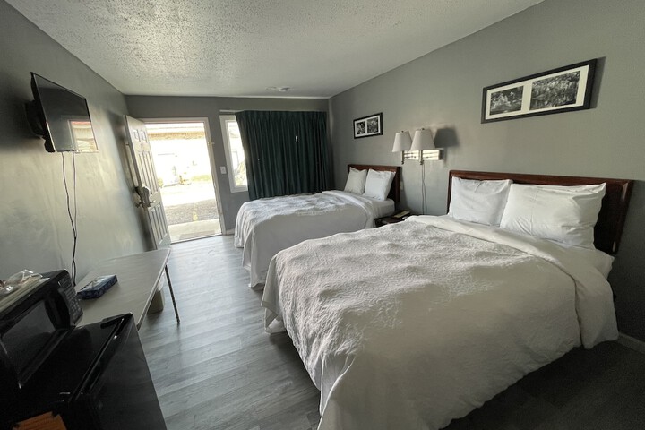 COVERED BRIDGE INN & SUITES