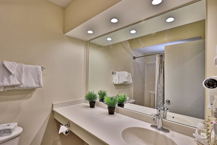 Business Center 204 of 213