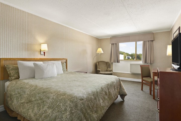 Room 13 of 28