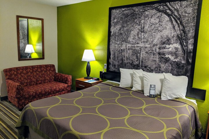 Room 28 of 46